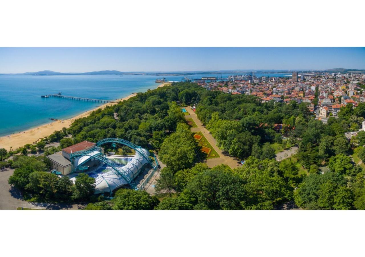 Luxury Apartment On The First Line To The Sea Burgas Exterior foto